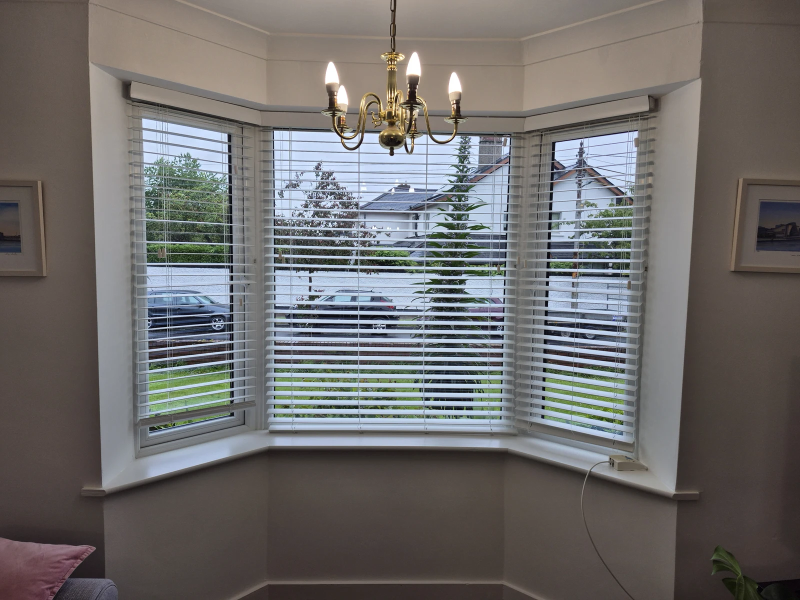Feature bay window